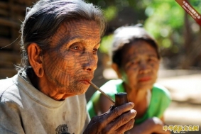 钦族妇女的纹面--钦族是缅甸第七大民族