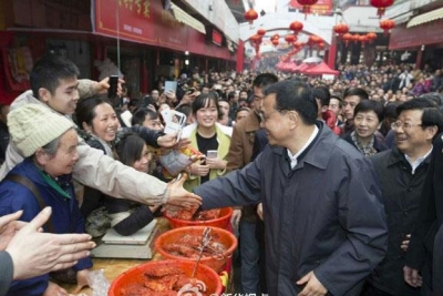 总理现身贵州黎平大市场：还是县城年味浓啊！