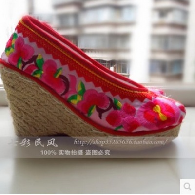 白色绣花鞋云南民族风坡跟高跟青花瓷旗袍古装绣花鞋