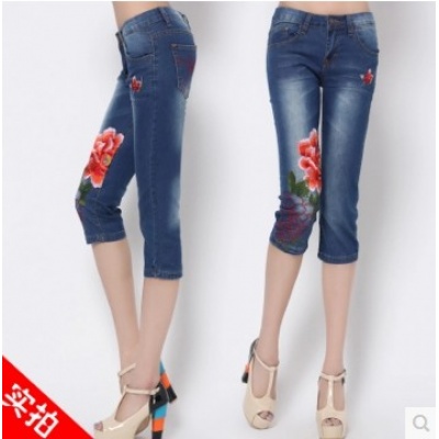 最新时尚刺绣牛仔中裤七分马裤已中腰五分裤