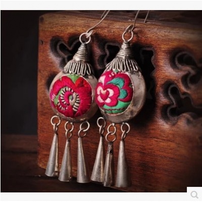 小巧玲珑可爱手工老苗绣绣片布艺耳环耳饰苗银饰品