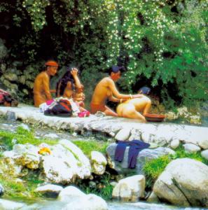 体味摩梭人神圣的男女共浴