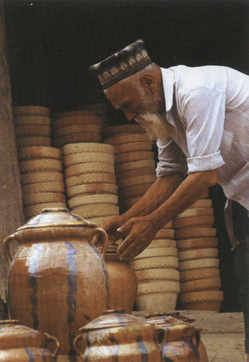 维吾尔族的工艺品——土陶