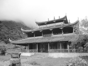 黄龙寺庙会是四川阿坝地区藏、羌、汉等民族共有的传统活动。图为黄龙寺外景。 资料图片