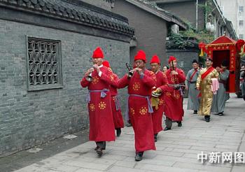 江苏扬州举行民俗传统婚礼秀(组图)