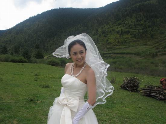  刘芸 海拔4000米披婚纱 笑言只在戏里结婚(图)