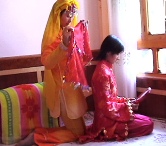 天上无云不下雨 地上无媒不成亲