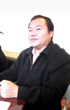 毛南族作家孟学祥