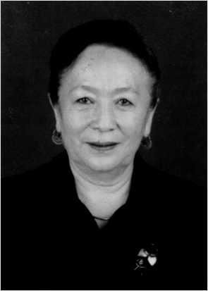 塔吉克族女作家阿提克姆·则米尔
