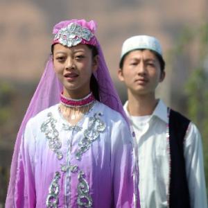 多姿多彩的撒拉族服饰