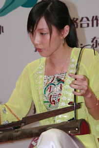 京族独弦琴演绎者--陈思伃