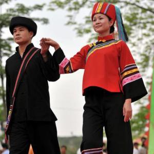 美丽的壮族服饰