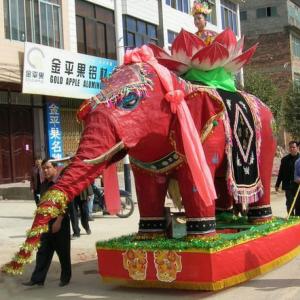 独特的德保开光节和舞象活动