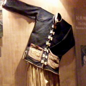 成年男子服饰