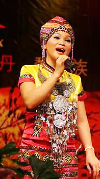 黎族歌手 黄婷丹