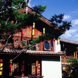 纳西族的瓦屋楼房