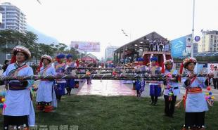 民族文化旅游引热边疆小城