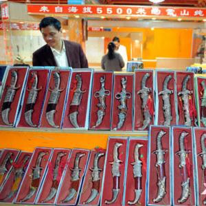 藏刀工艺品成为香格里拉旅游文化名片