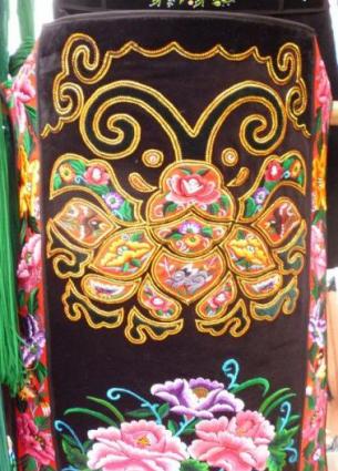 老街上的花朵 摘自韦老师的博客