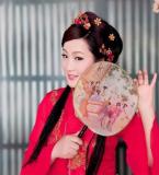 身穿汉服的美女