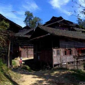 巴拉河乡村旅游苗寨：脚猛村