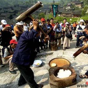 苗族男女从恋爱到结婚不离糍粑