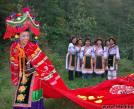 贵州彝族姑娘“亮”嫁妆