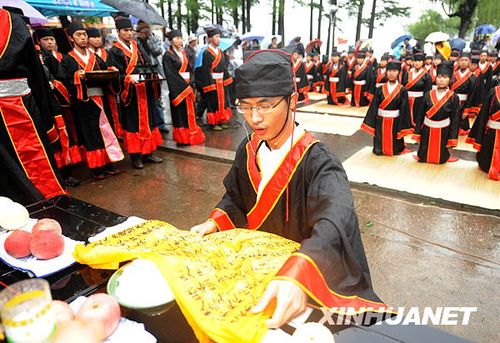 组图：全国各地欢度端午节