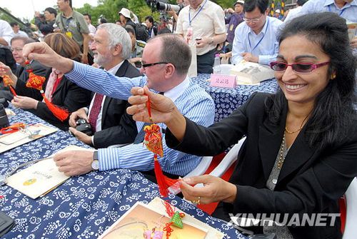 组图：全国各地欢度端午节