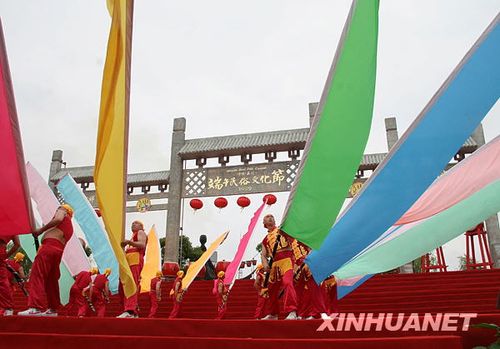 组图：全国各地欢度端午节