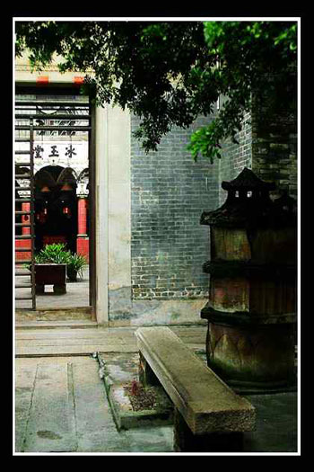 “不落家”避免与丈夫同居