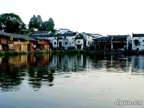 行走在阴阳八卦诸葛村