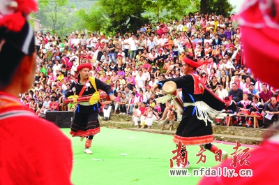 独特的连南瑶族歌舞吸引万千游客。" align=