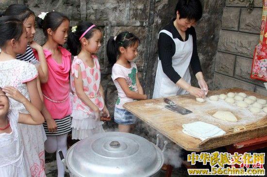 屈原故里端午文化节 看独特神奇民间习俗