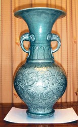 元·龙泉窑象耳尊 元·龙泉窑象耳尊