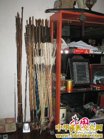 杨福喜收藏和制作的传统弓