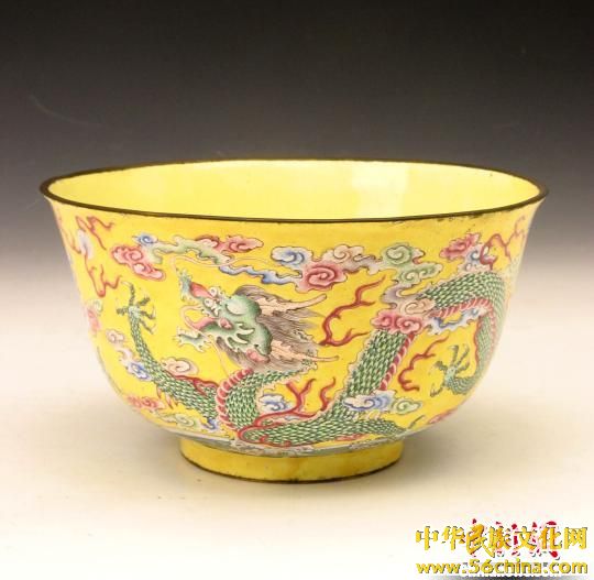 沈阳故宫将在春节期间举办《清代宫廷饮食器具展》,图为届时将要展出的清画珐琅海水云龙碗 沈阳故宫将在春节期间举办《清代宫廷饮食器具展》,图为届时将要展出的清画珐琅海水云龙碗