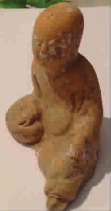 出土的陶俑和陶器 出土的陶俑和陶器