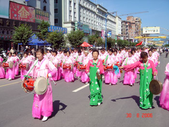 朝鲜族“长鼓舞”(图)