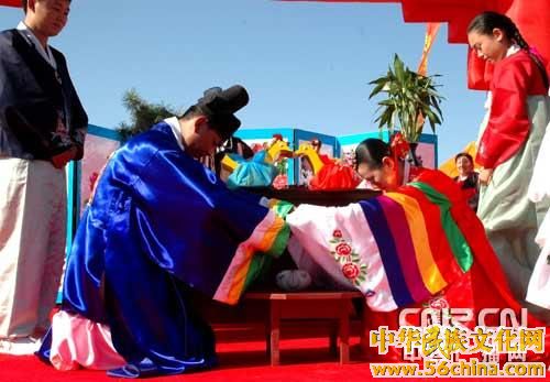 朝鲜族的传统婚俗表演 