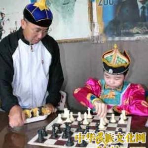 那达慕项目 争强斗胜的蒙古族象棋(图)
