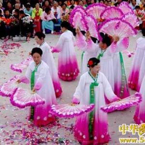 朝鲜族“扇子舞”(图)