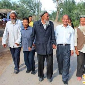 新疆库车县亚克守努提村：半个世纪的民族