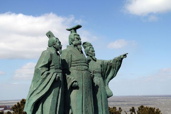 公元前210年 秦二世变本加厉行暴政 \