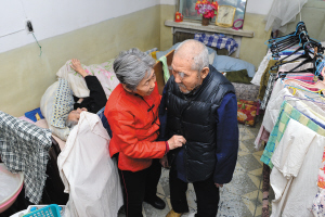75岁孝女和她的“百岁”父母