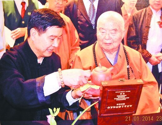 岳飞第28代孙岳朝军现居重庆，曾任电视剧《精忠岳飞》总策划的他说，&ldquo;精忠&rdquo;是当时朝廷的意志