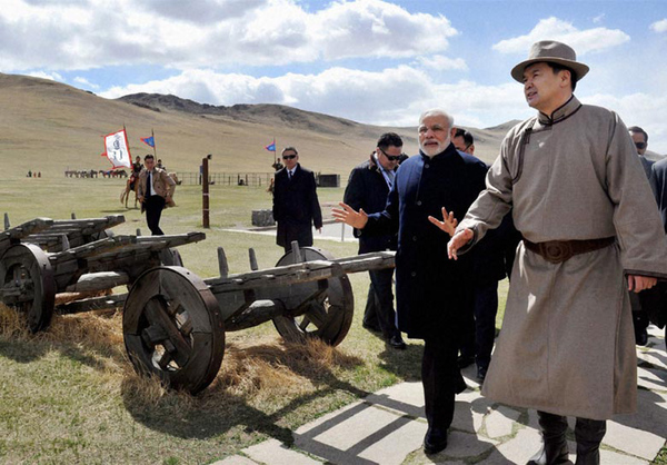 　结束对中国的访问后，印度总理莫迪于16日开始对蒙古国进行访问，今年正值蒙印建交60周年，莫迪成为访蒙的首位印度总理。