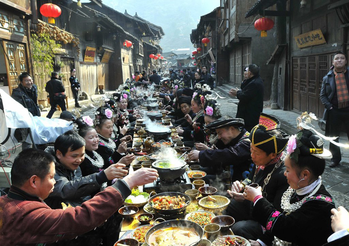 dong long table banquet