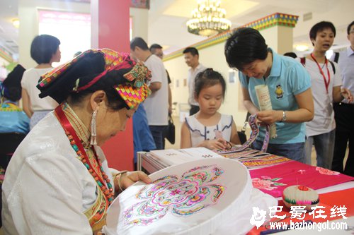 阿坝州非遗活态展示璀璨的民族文化2