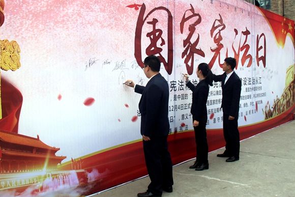 宪法宣传日集中宣传活动现场1,_副本.jpg \